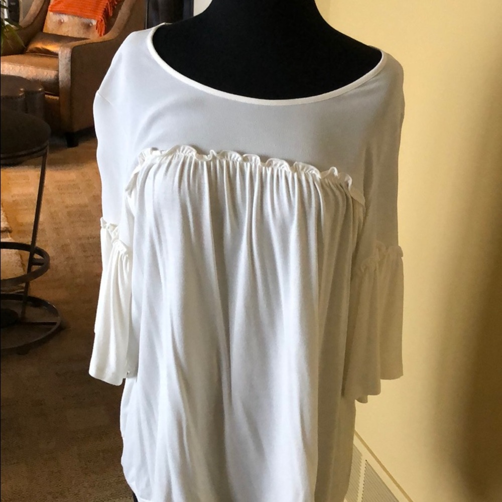 Blouse In ivory. Never worn